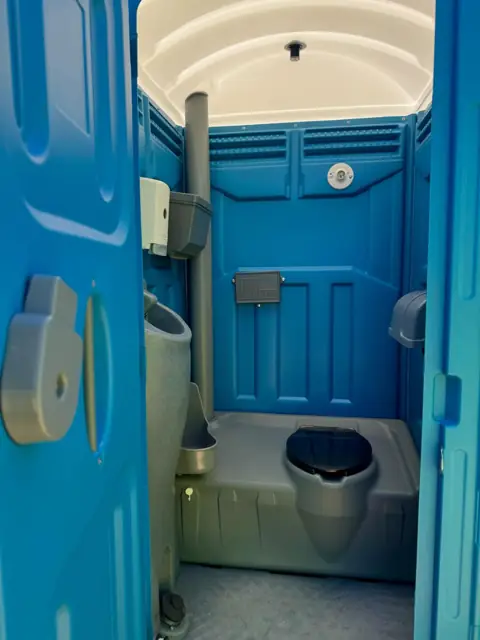 Standard porta potty detail